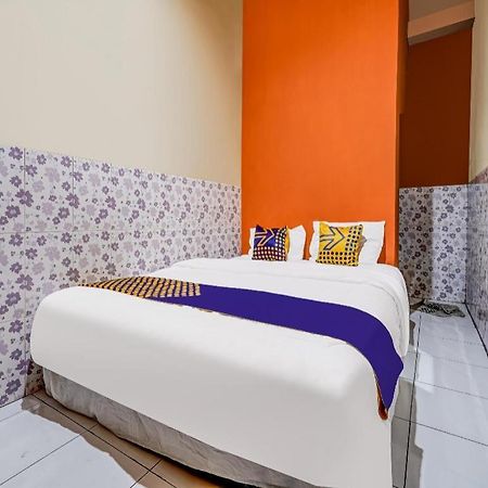 Spot On 91186 Losmen Yanti Hotel Bandung Eksteriør billede