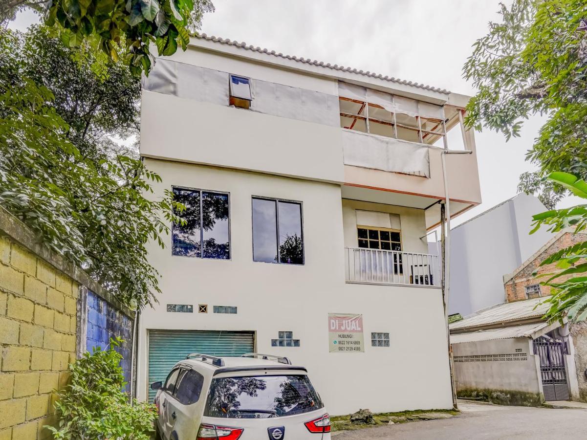 Spot On 91186 Losmen Yanti Hotel Bandung Eksteriør billede