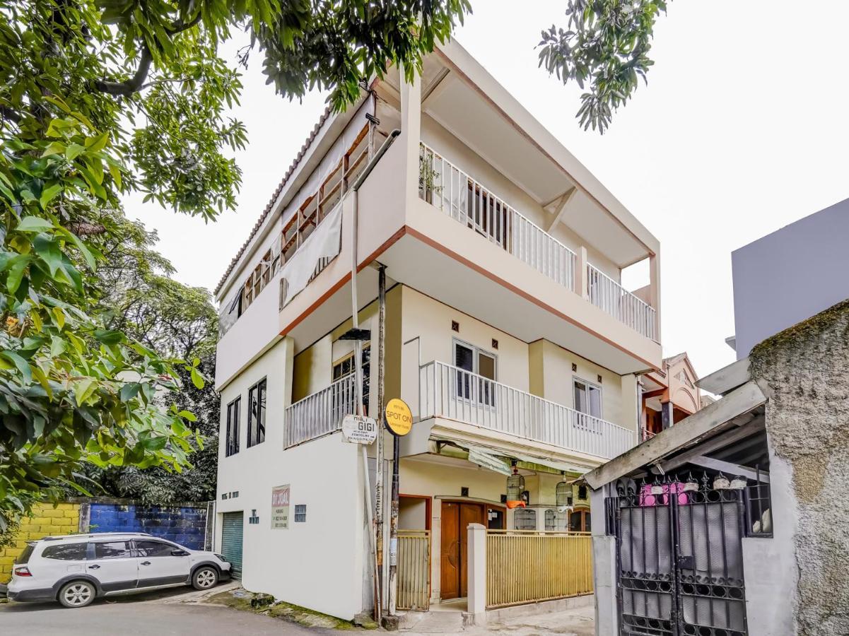 Spot On 91186 Losmen Yanti Hotel Bandung Eksteriør billede