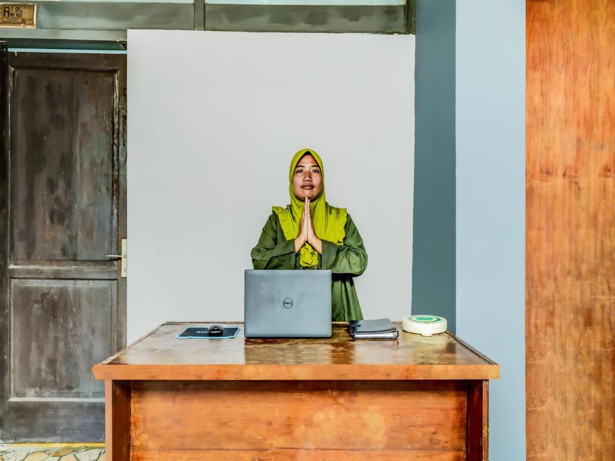 Spot On 91186 Losmen Yanti Hotel Bandung Eksteriør billede