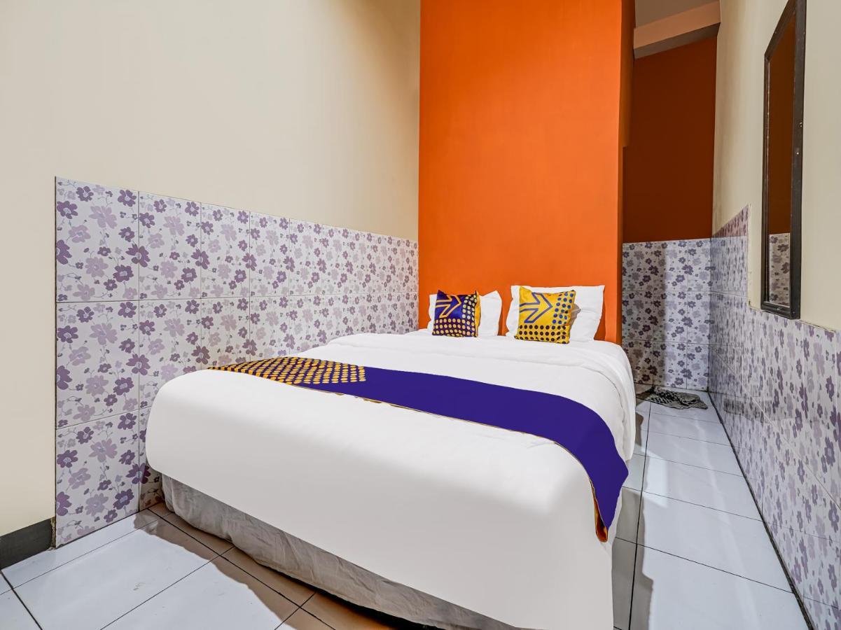 Spot On 91186 Losmen Yanti Hotel Bandung Eksteriør billede