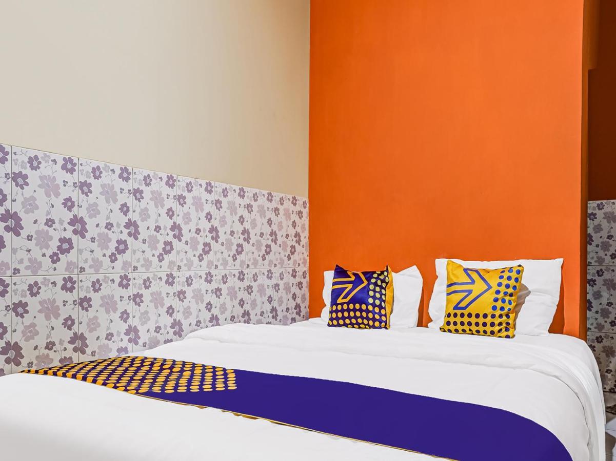 Spot On 91186 Losmen Yanti Hotel Bandung Eksteriør billede
