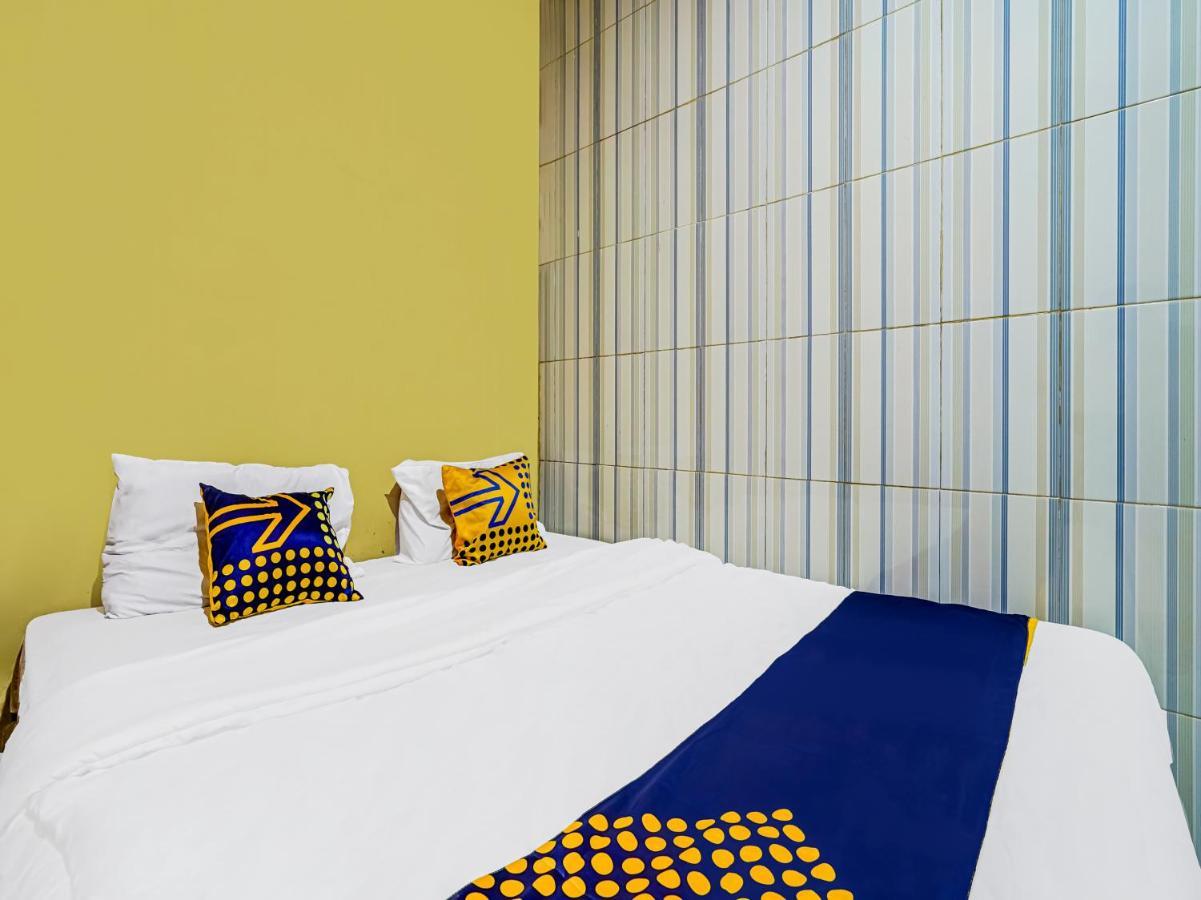 Spot On 91186 Losmen Yanti Hotel Bandung Eksteriør billede