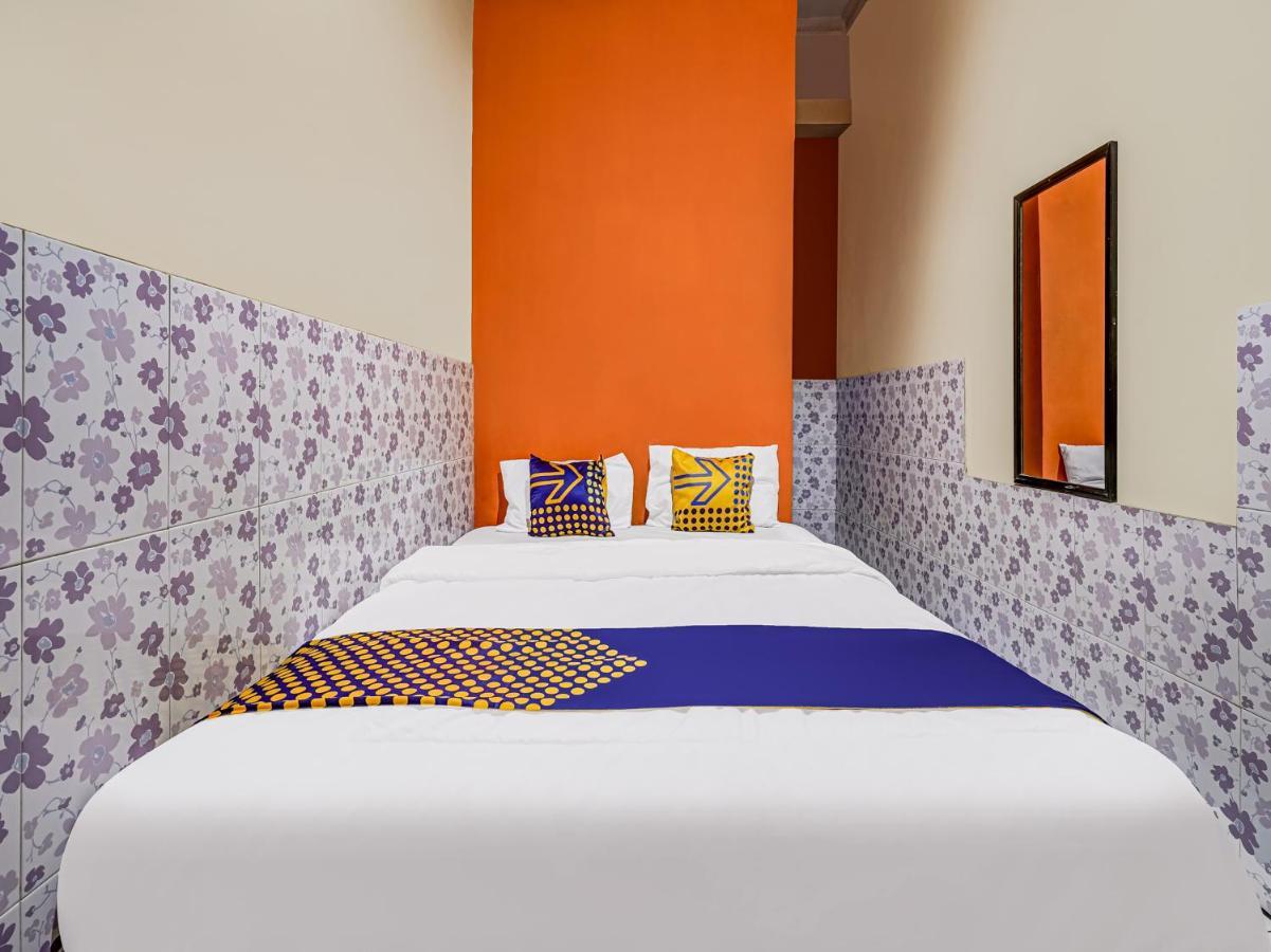 Spot On 91186 Losmen Yanti Hotel Bandung Eksteriør billede