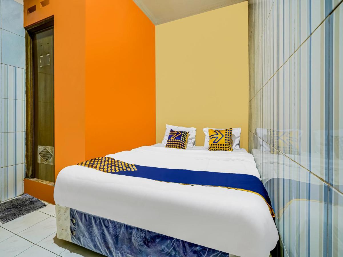 Spot On 91186 Losmen Yanti Hotel Bandung Eksteriør billede