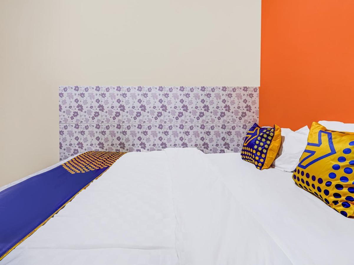 Spot On 91186 Losmen Yanti Hotel Bandung Eksteriør billede